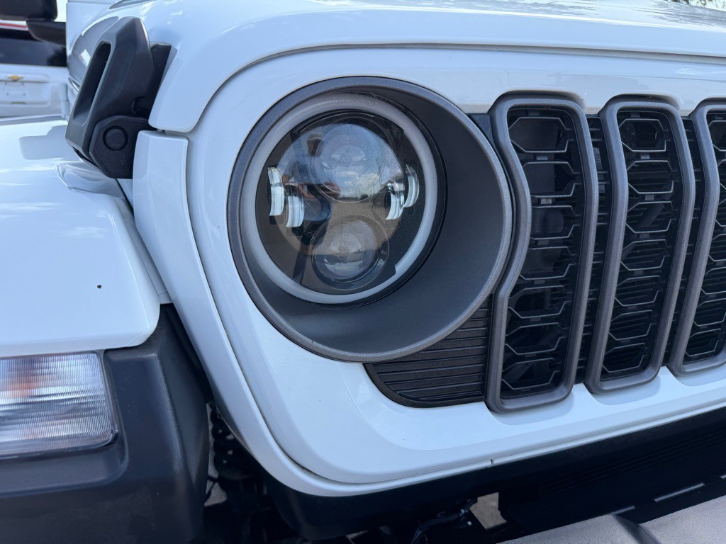 2025 Jeep Gladiator Image 12