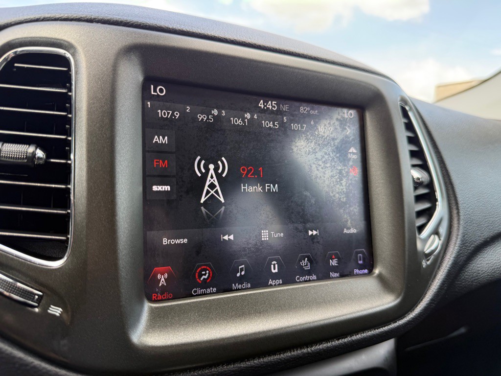 2017 Jeep Compass Image 32