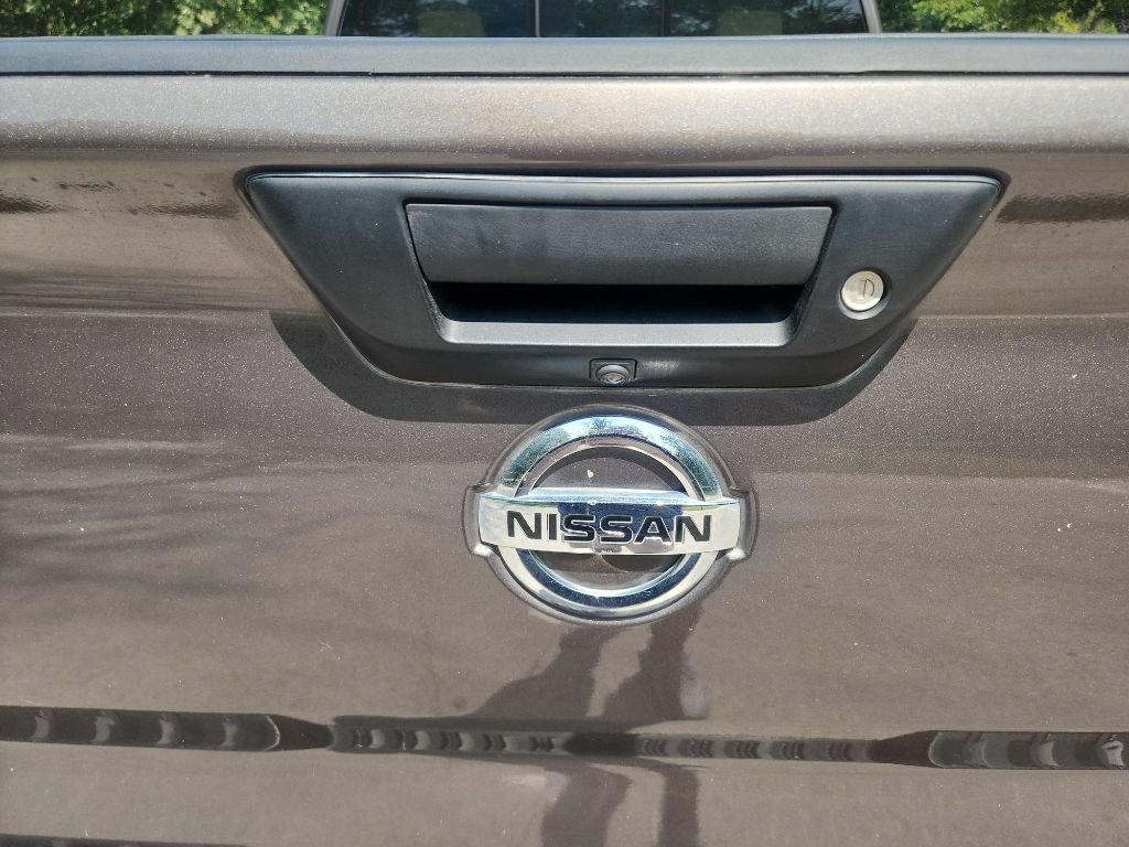 2016 Nissan Titan Image 9