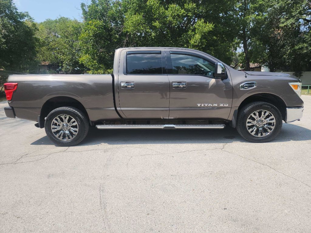 2016 Nissan Titan Image 14