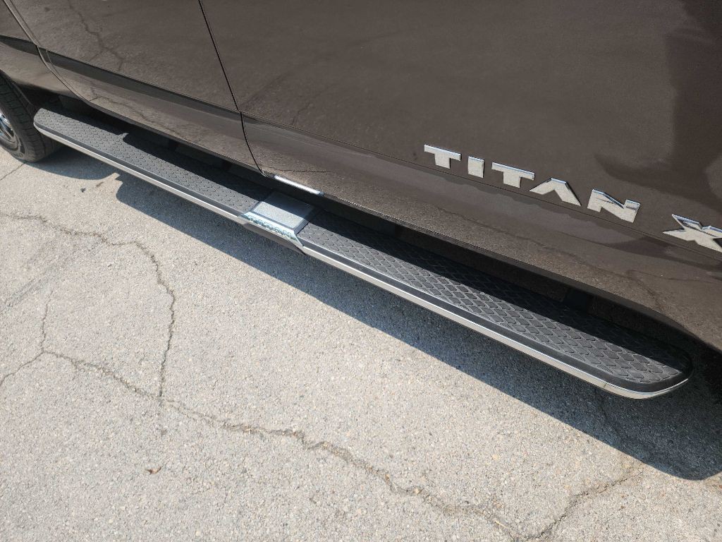 2016 Nissan Titan Image 16