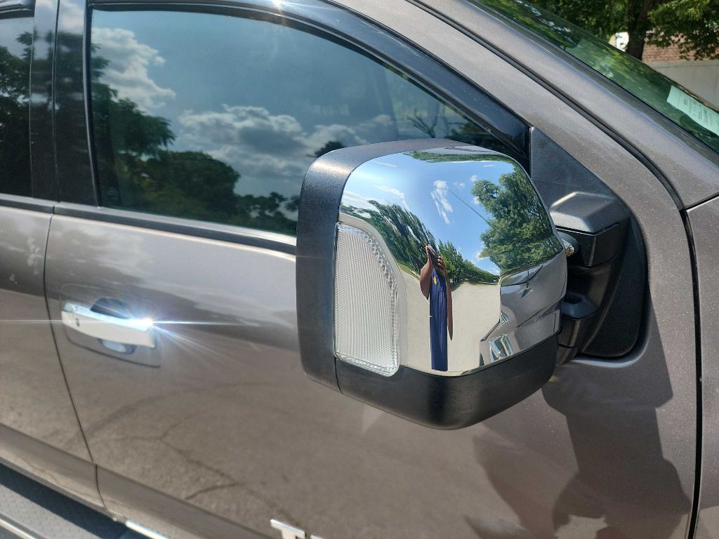 2016 Nissan Titan Image 17