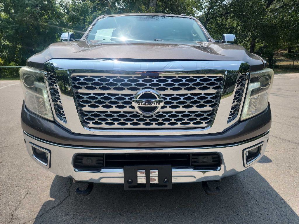 2016 Nissan Titan Image 2