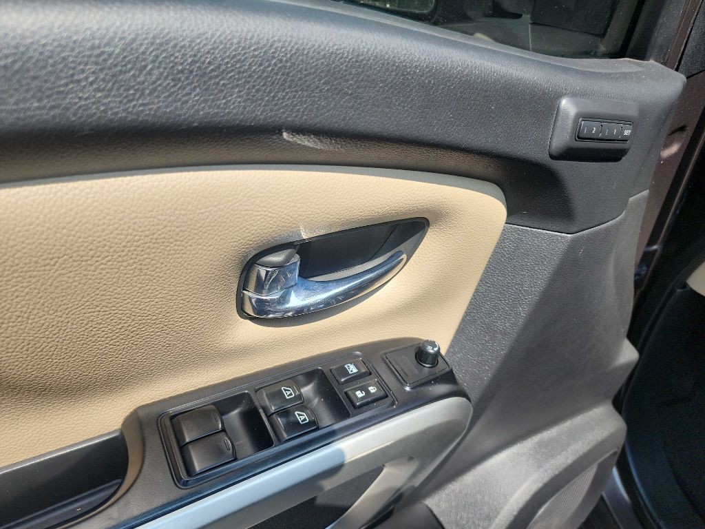 2016 Nissan Titan Image 19
