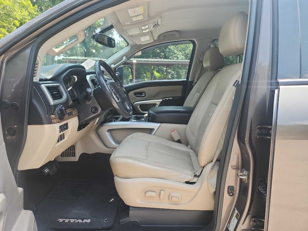 2016 Nissan Titan Image 20