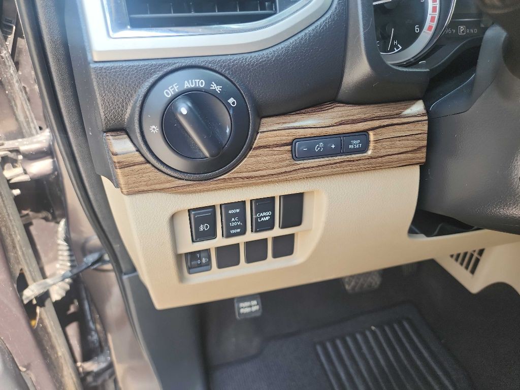 2016 Nissan Titan Image 23