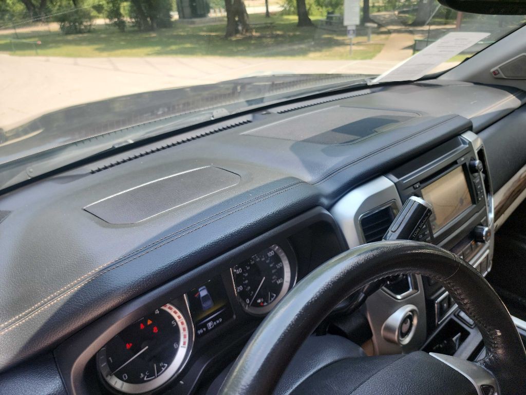 2016 Nissan Titan Image 25