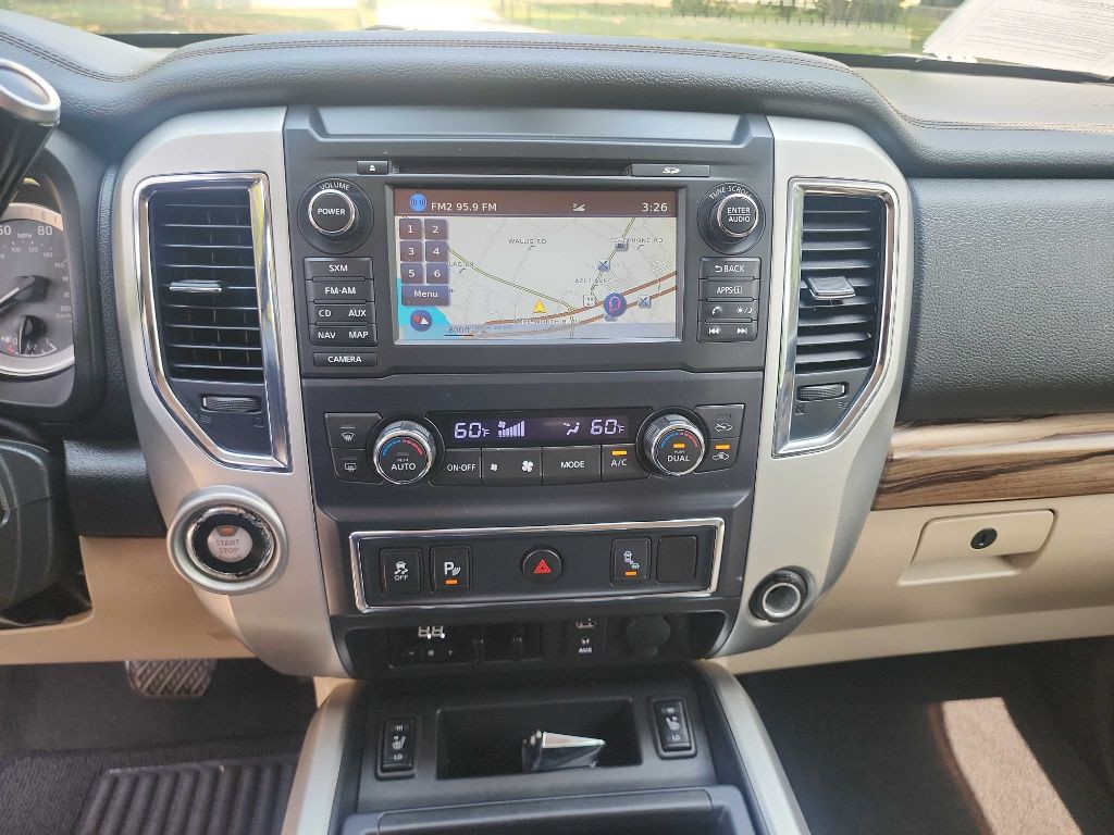 2016 Nissan Titan Image 26