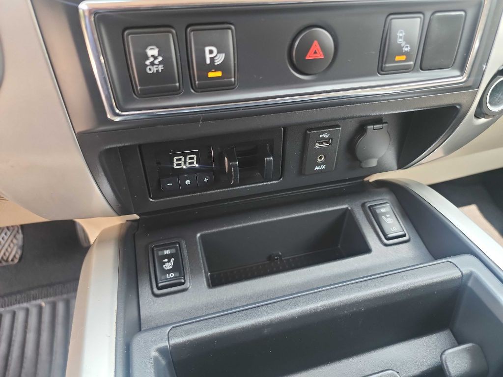 2016 Nissan Titan Image 30