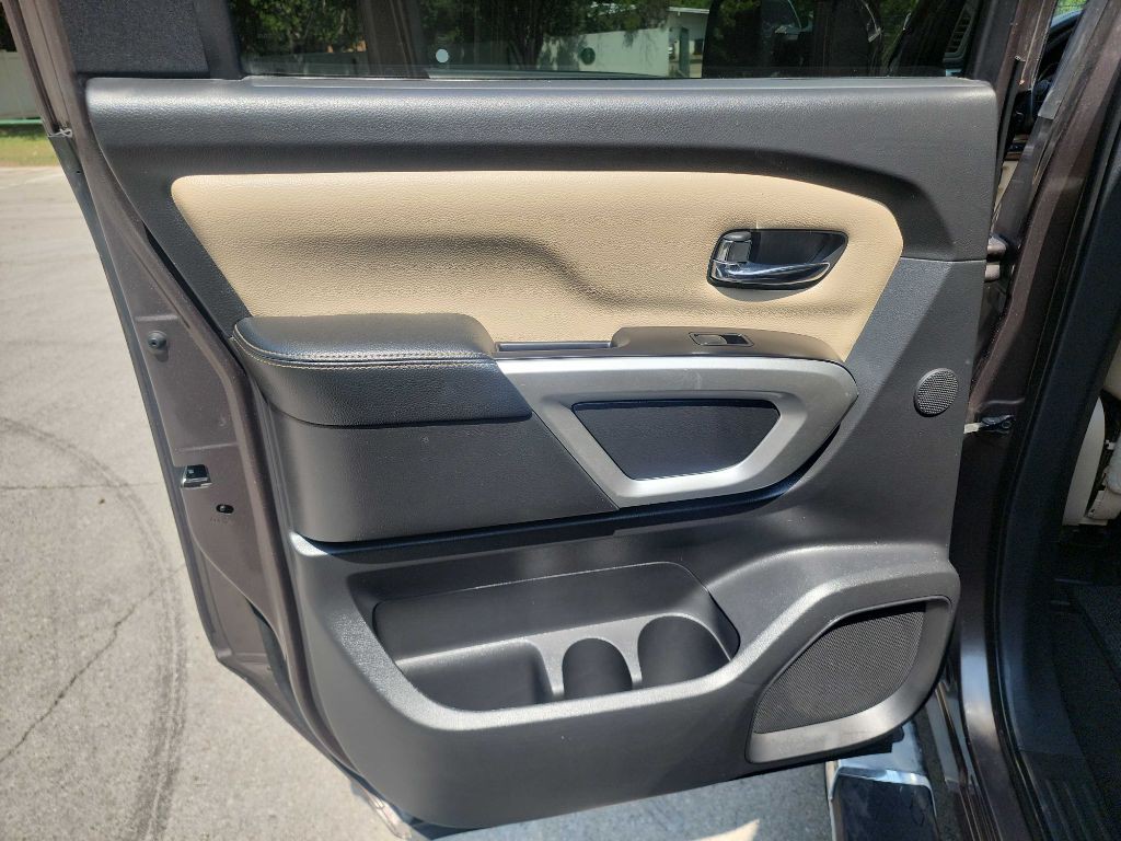 2016 Nissan Titan Image 31
