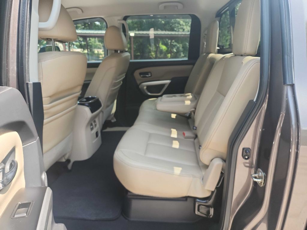 2016 Nissan Titan Image 33