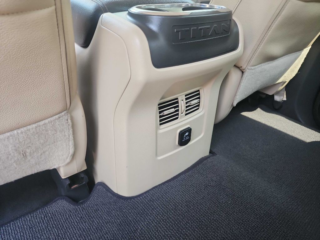 2016 Nissan Titan Image 34
