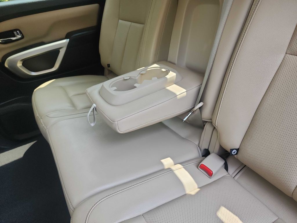 2016 Nissan Titan Image 36