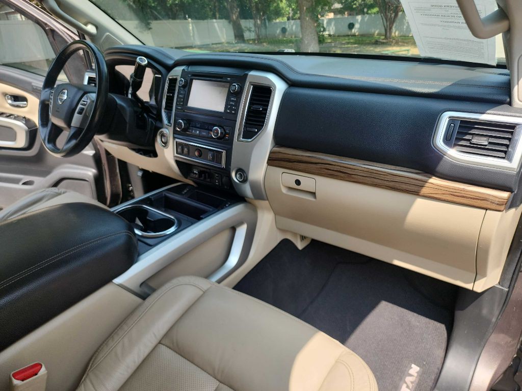 2016 Nissan Titan Image 40