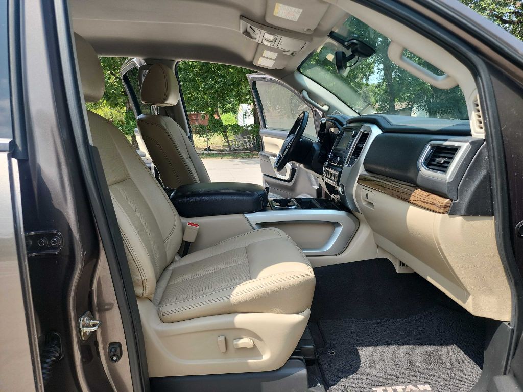 2016 Nissan Titan Image 41