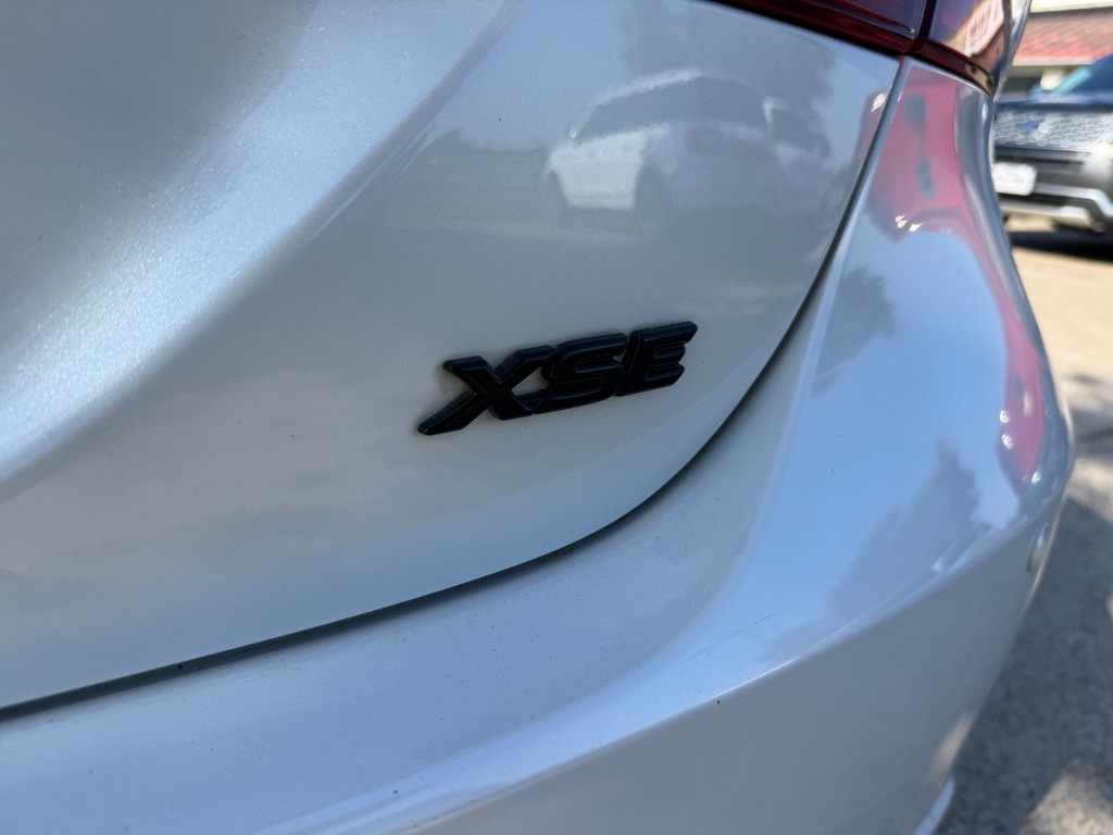 2021 Toyota Camry Image 9