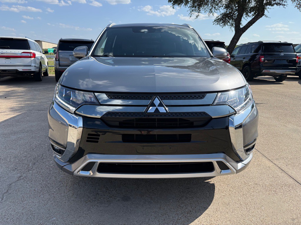 2020 Mitsubishi Outlander Image 2