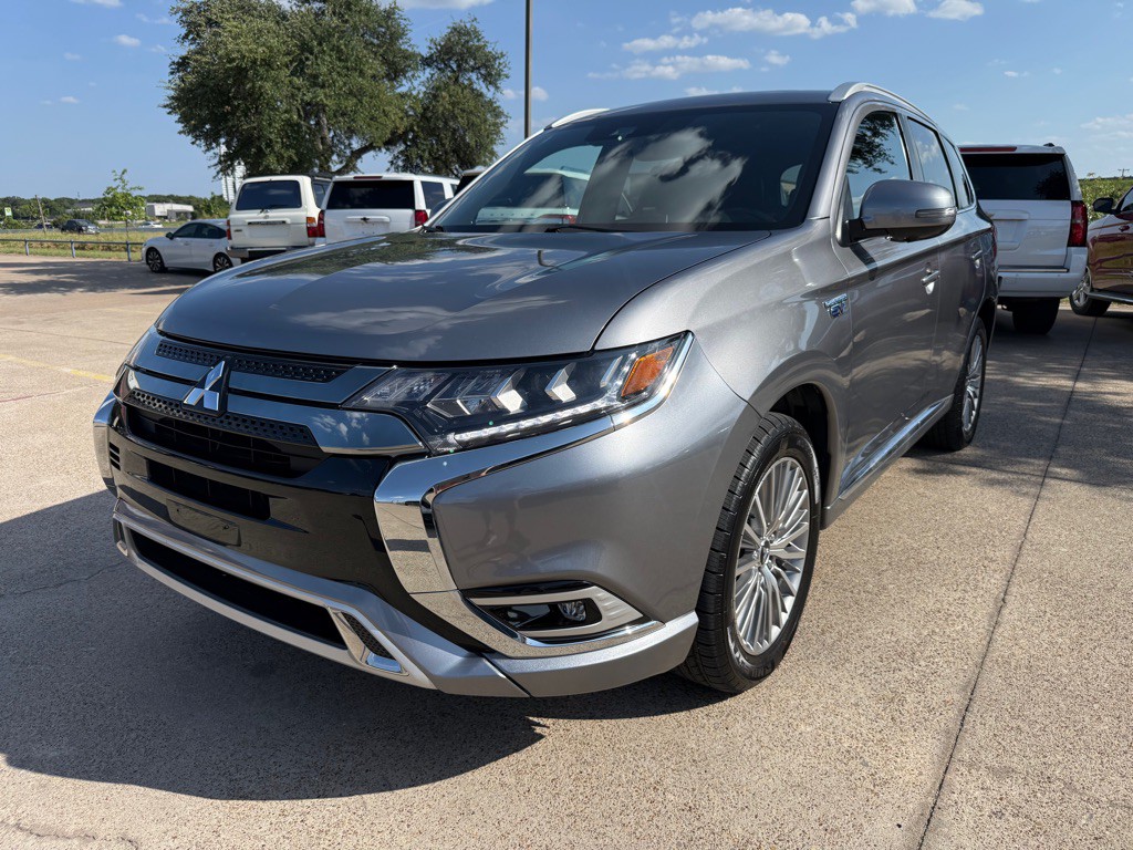 2020 Mitsubishi Outlander Image 3
