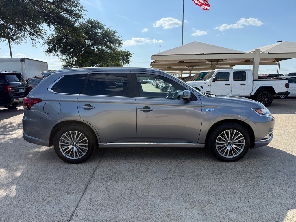 2020 Mitsubishi Outlander Image 8