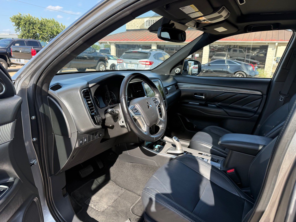 2020 Mitsubishi Outlander Image 13
