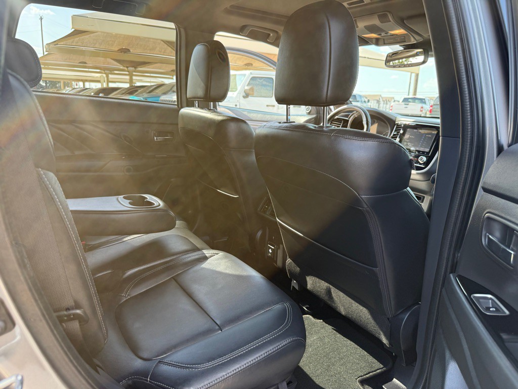 2020 Mitsubishi Outlander Image 16
