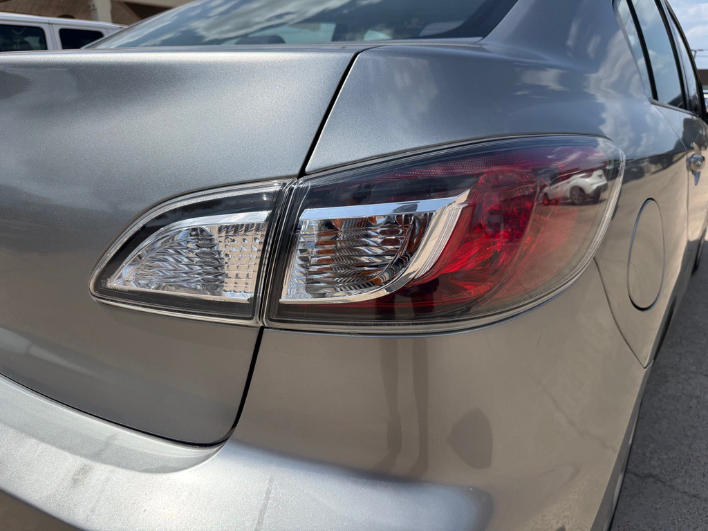2012 Mazda Mazda3 Image 9