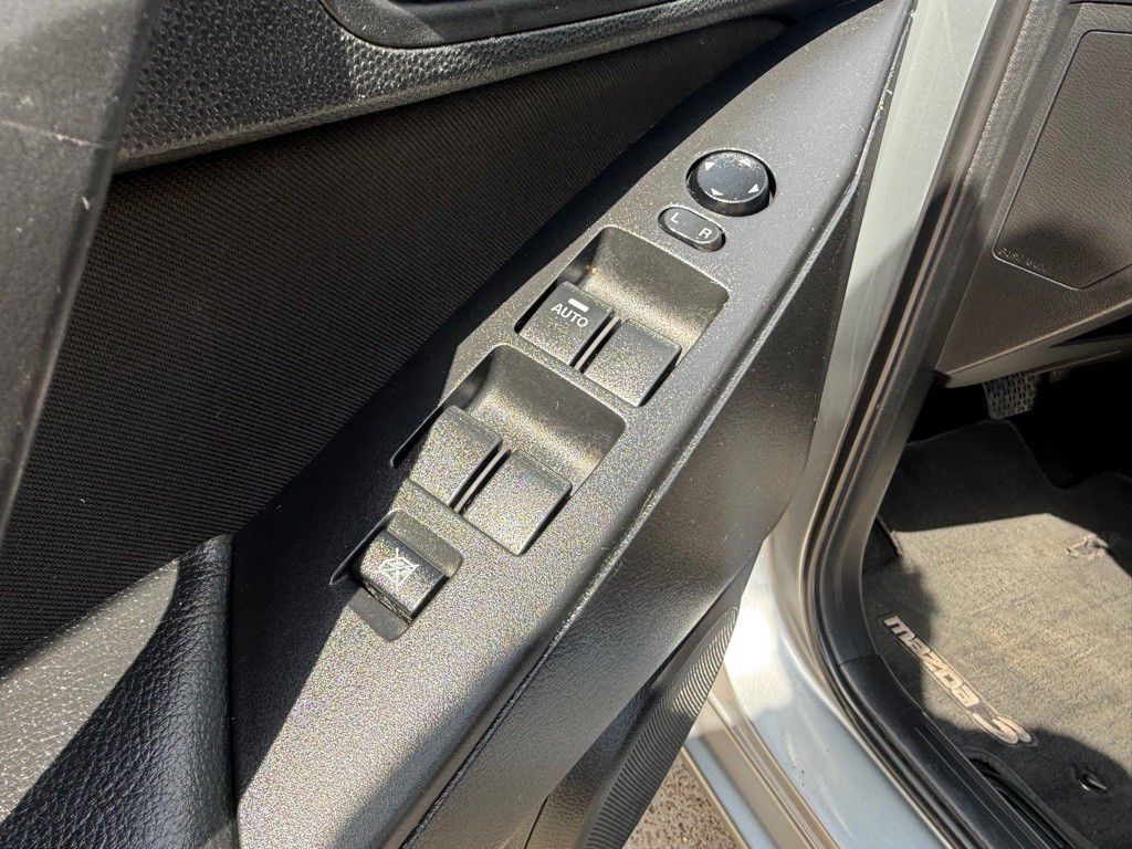 2012 Mazda Mazda3 Image 18