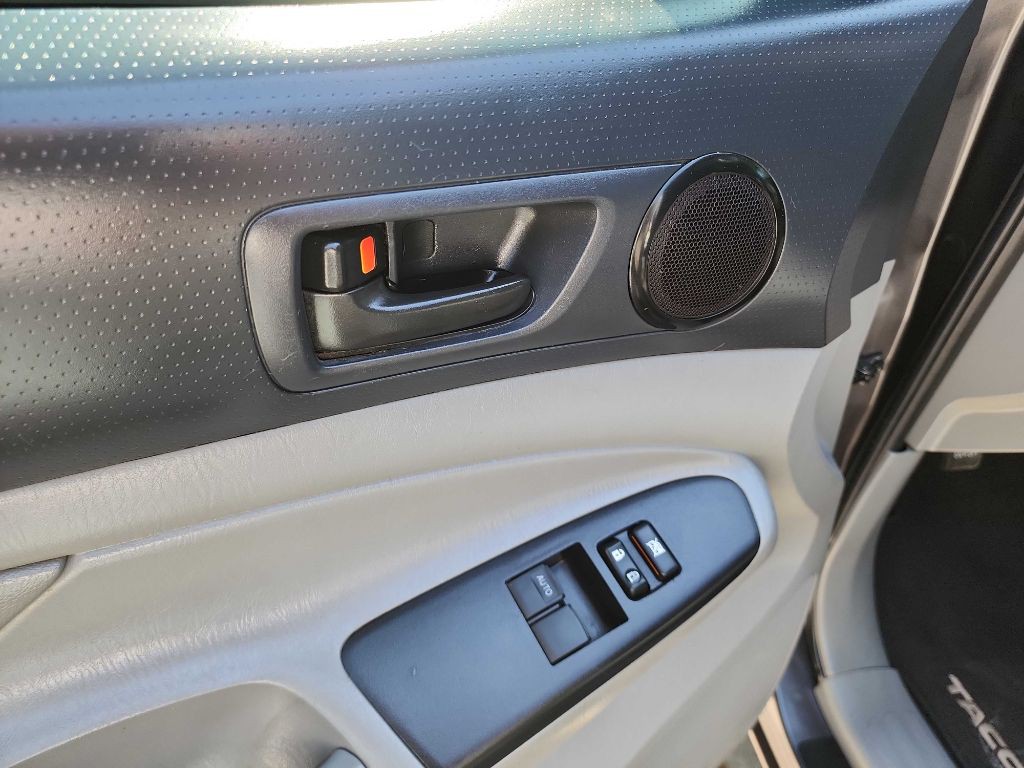 2012 Toyota Tacoma Image 16