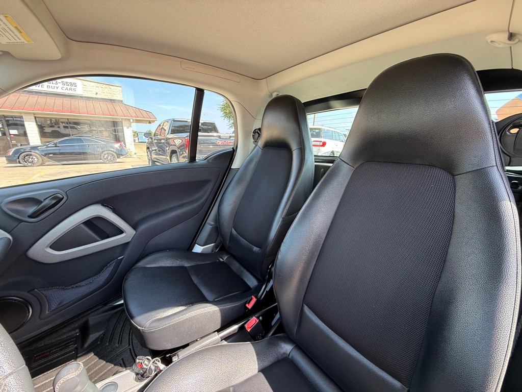 2015 smart fortwo Image 14