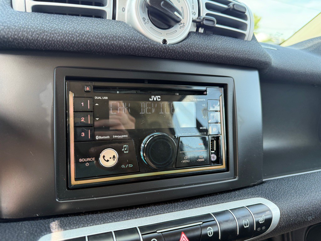 2015 smart fortwo Image 23