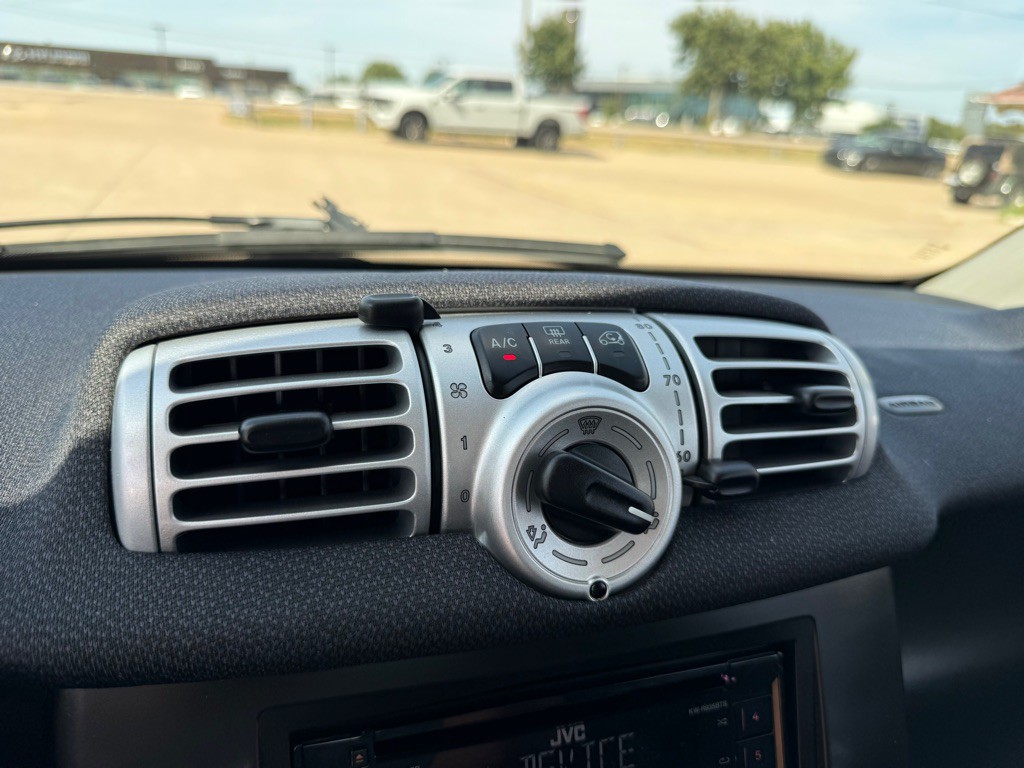 2015 smart fortwo Image 24