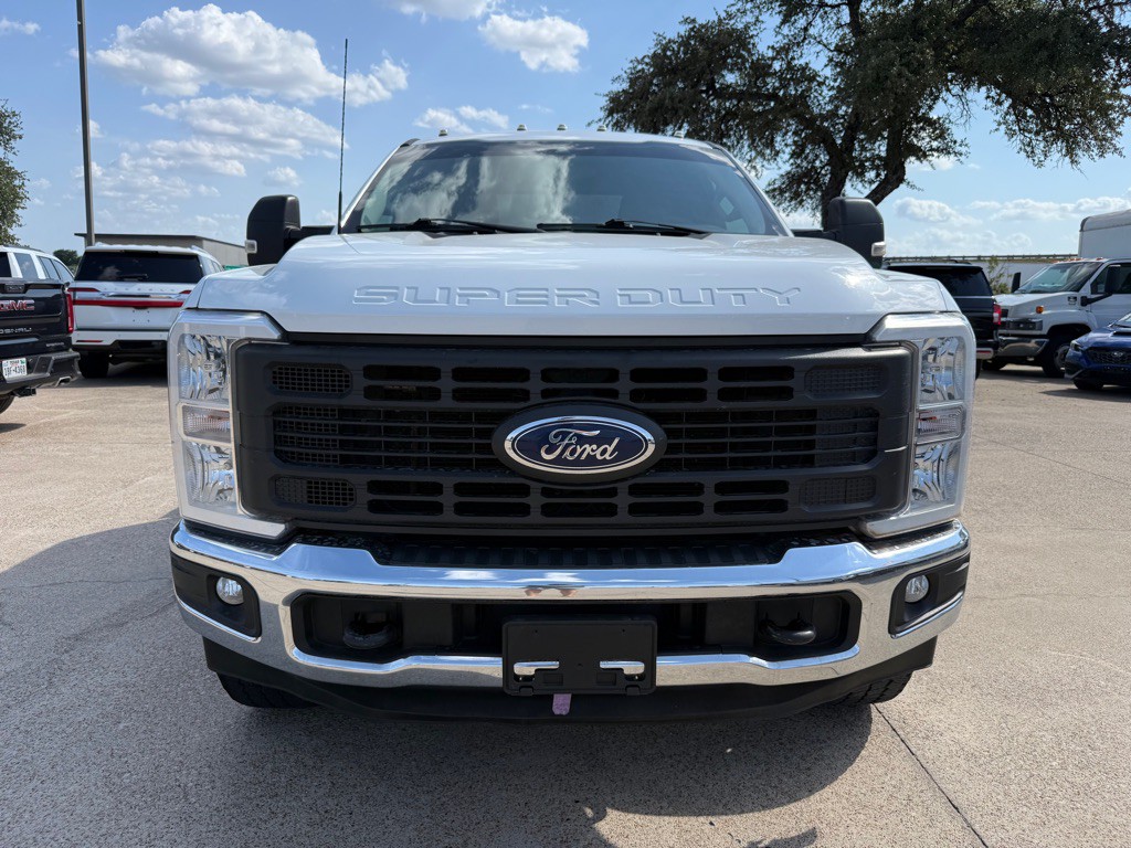 2023 Ford F-250 Image 2