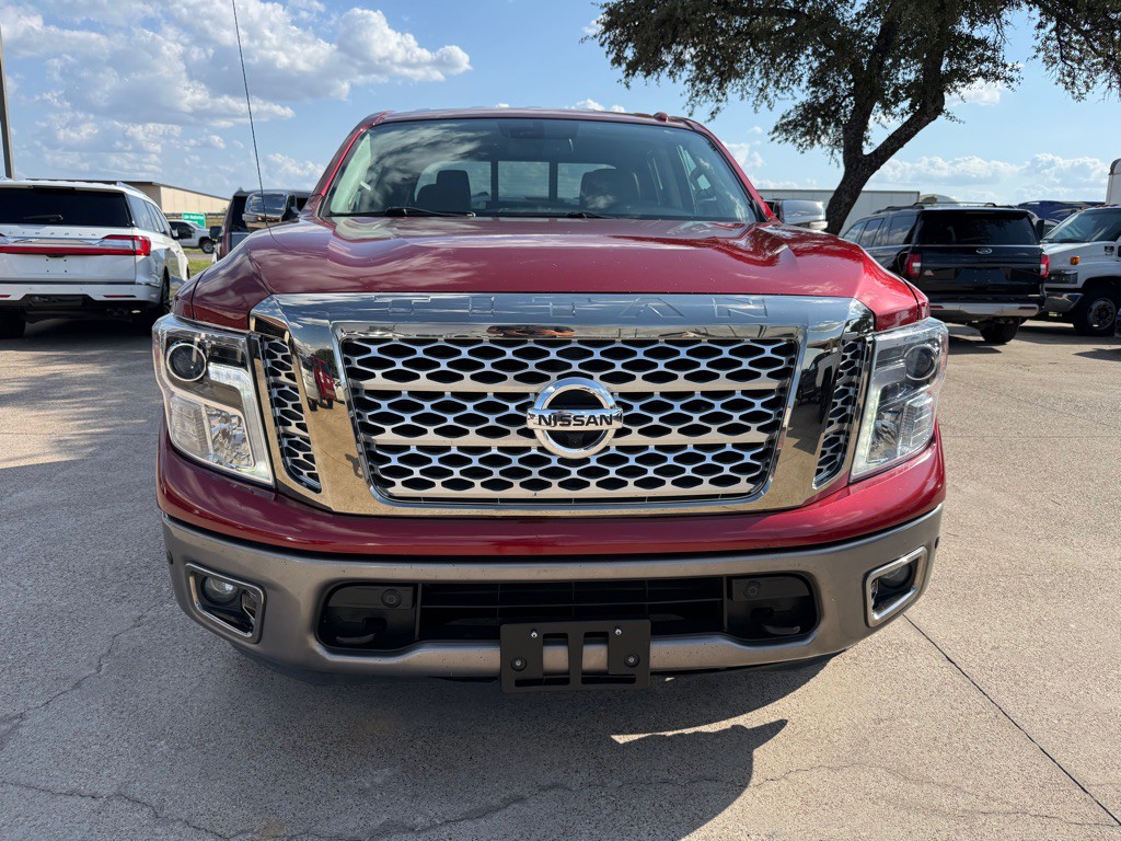 2018 Nissan Titan Image 2