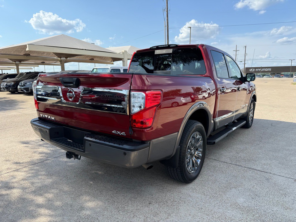 2018 Nissan Titan Image 7