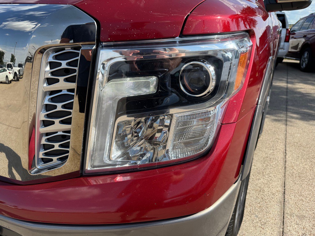 2018 Nissan Titan Image 9