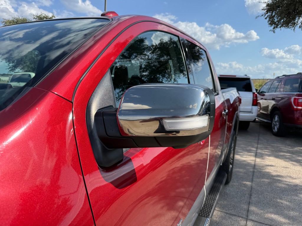 2018 Nissan Titan Image 10