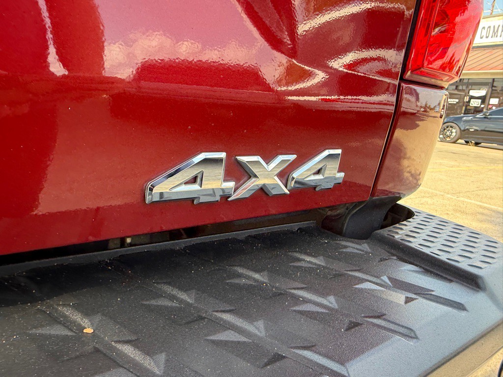 2018 Nissan Titan Image 12