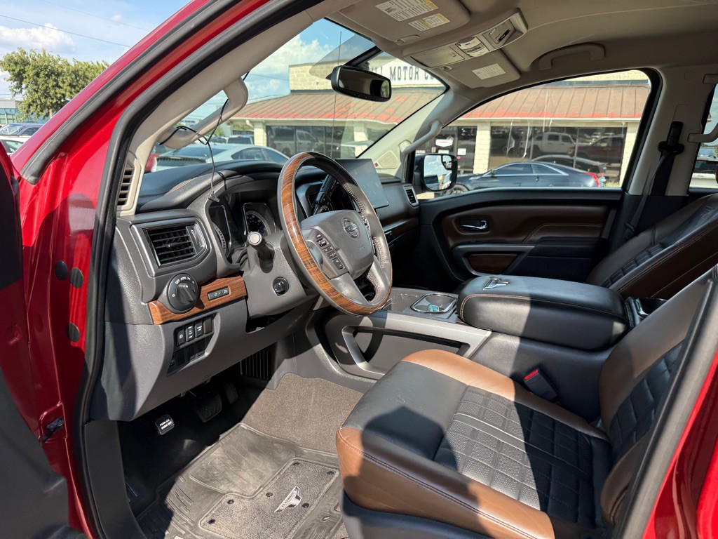 2018 Nissan Titan Image 14