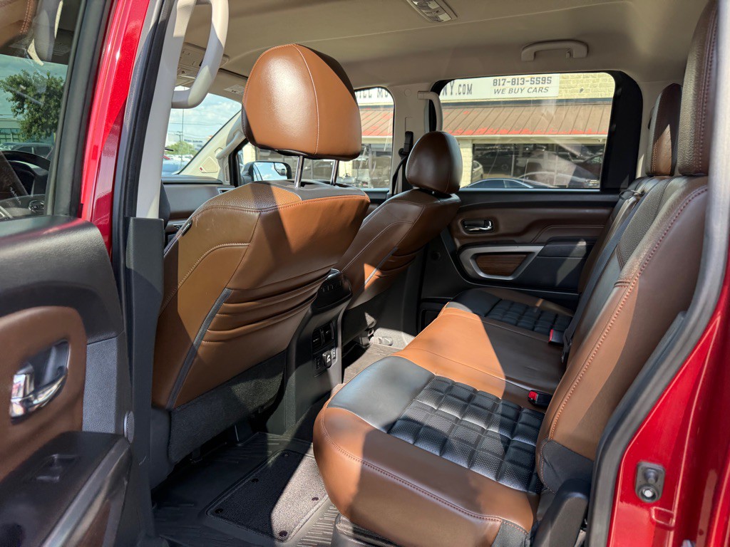 2018 Nissan Titan Image 15