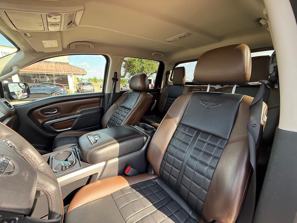 2018 Nissan Titan Image 17