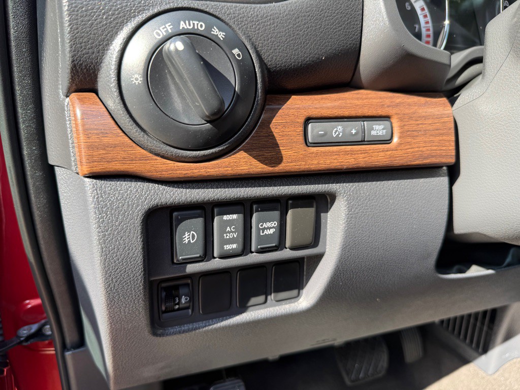 2018 Nissan Titan Image 19