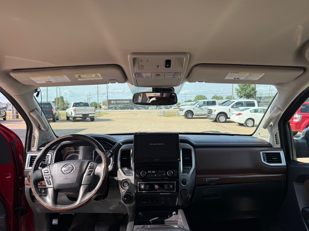 2018 Nissan Titan Image 22