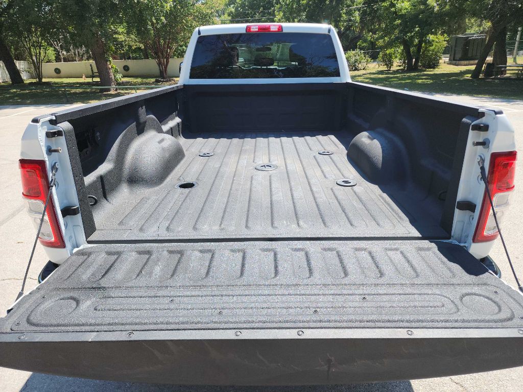 2021 RAM 3500 Image 11