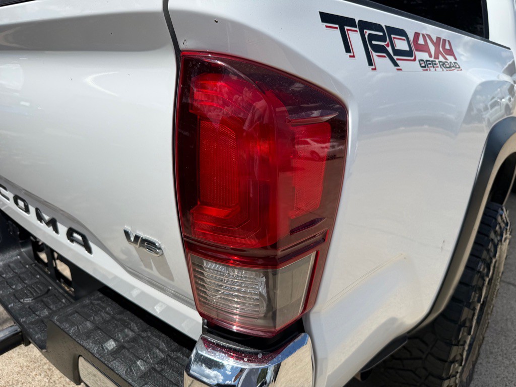 2018 Toyota Tacoma Image 9