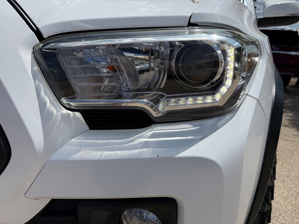 2018 Toyota Tacoma Image 12