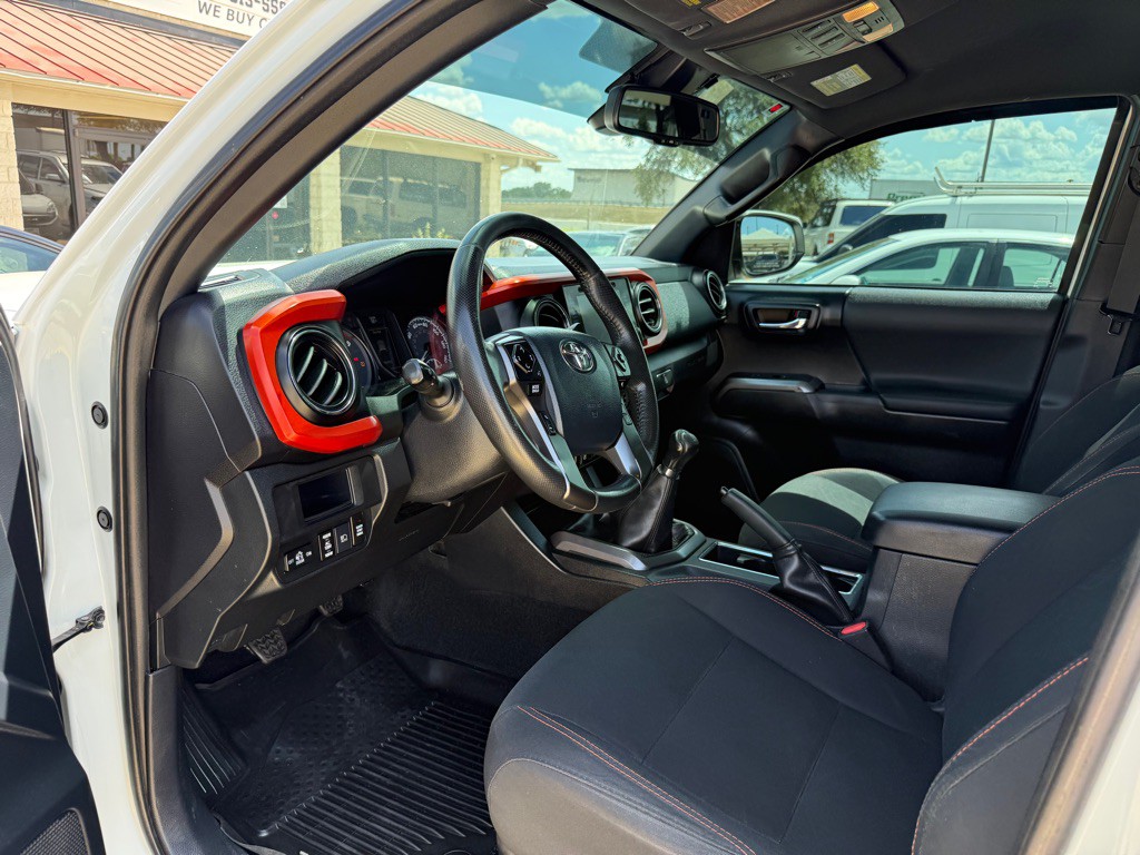 2018 Toyota Tacoma Image 15