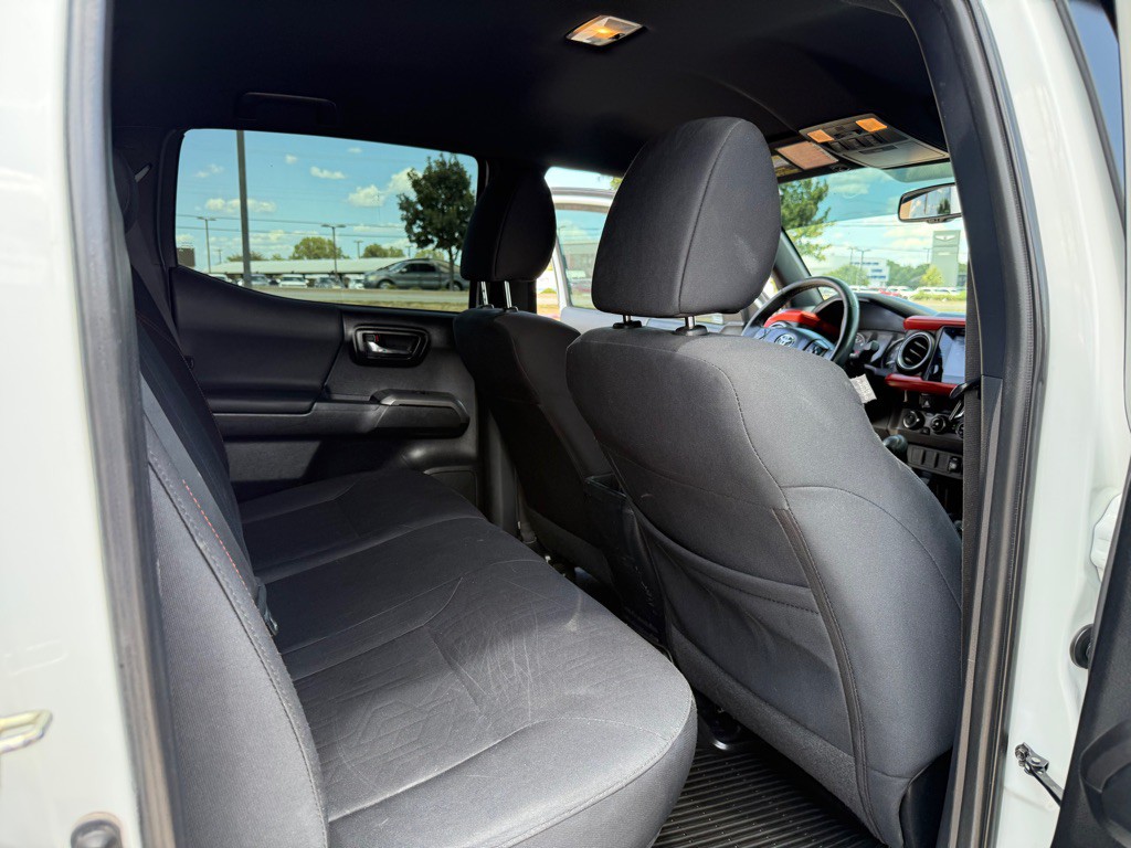 2018 Toyota Tacoma Image 18