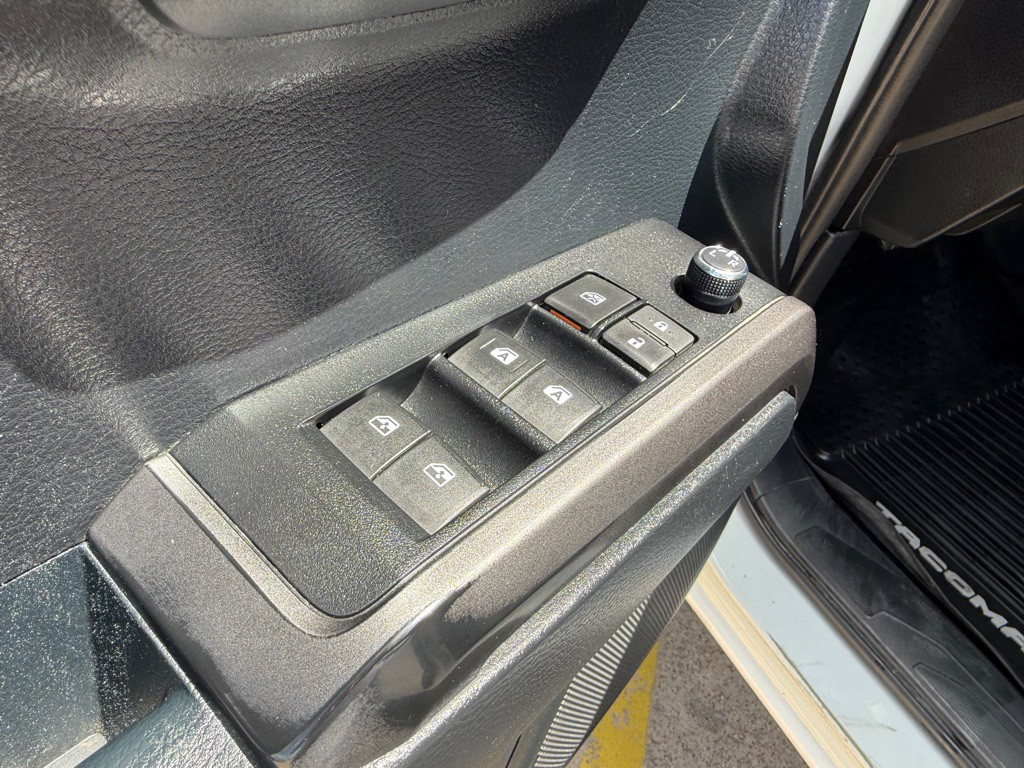 2018 Toyota Tacoma Image 21