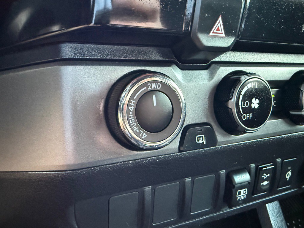 2018 Toyota Tacoma Image 30