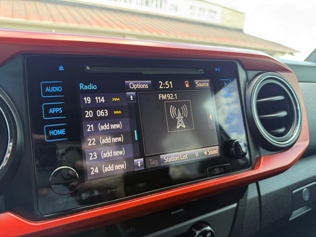 2018 Toyota Tacoma Image 32